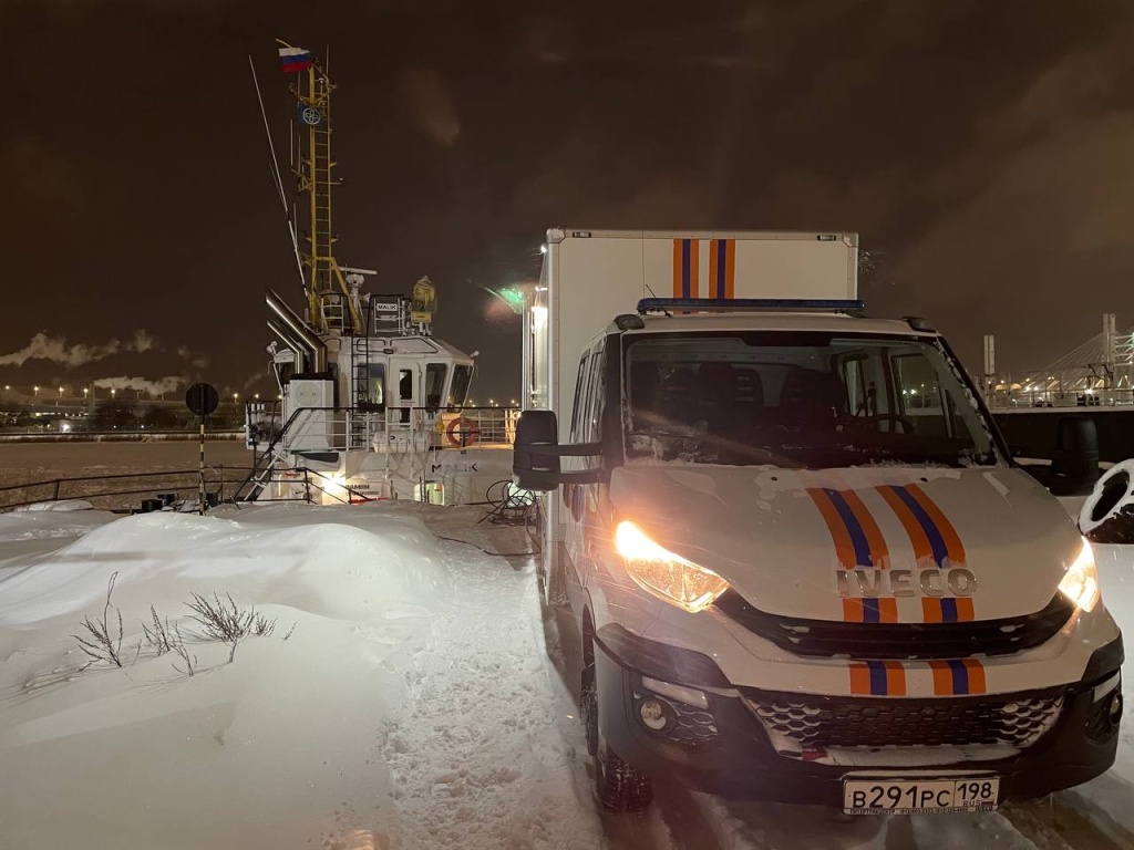 Водолазные спуски в сложной ледовой обстановке