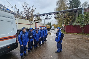 Тренировка по погрузке и выгрузке специальных автомобилей и контейнеров с оборудованием 